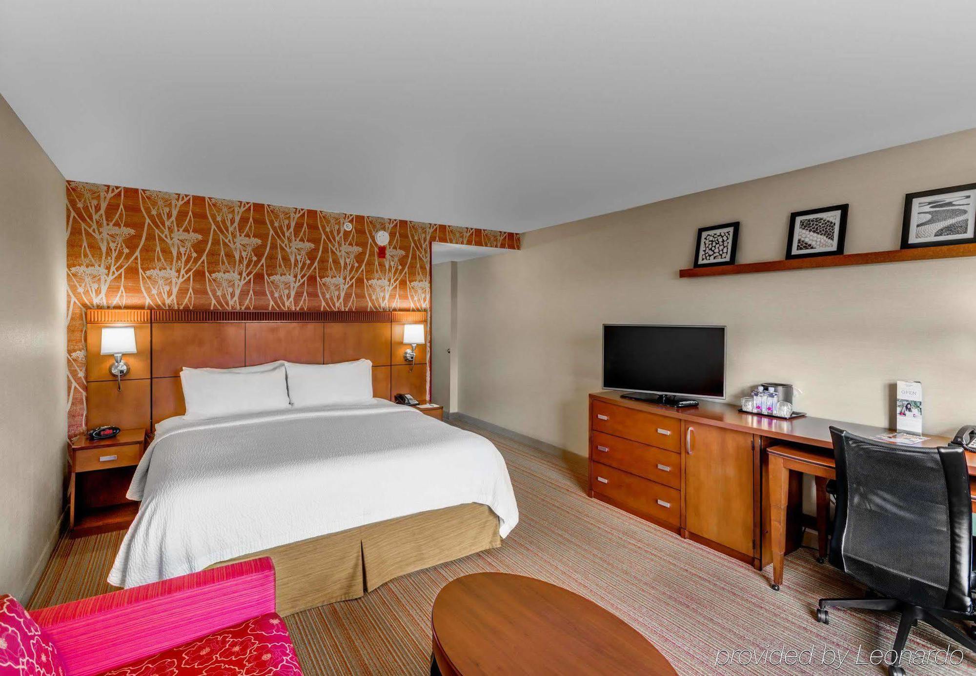 Courtyard Easton Hotel 3*