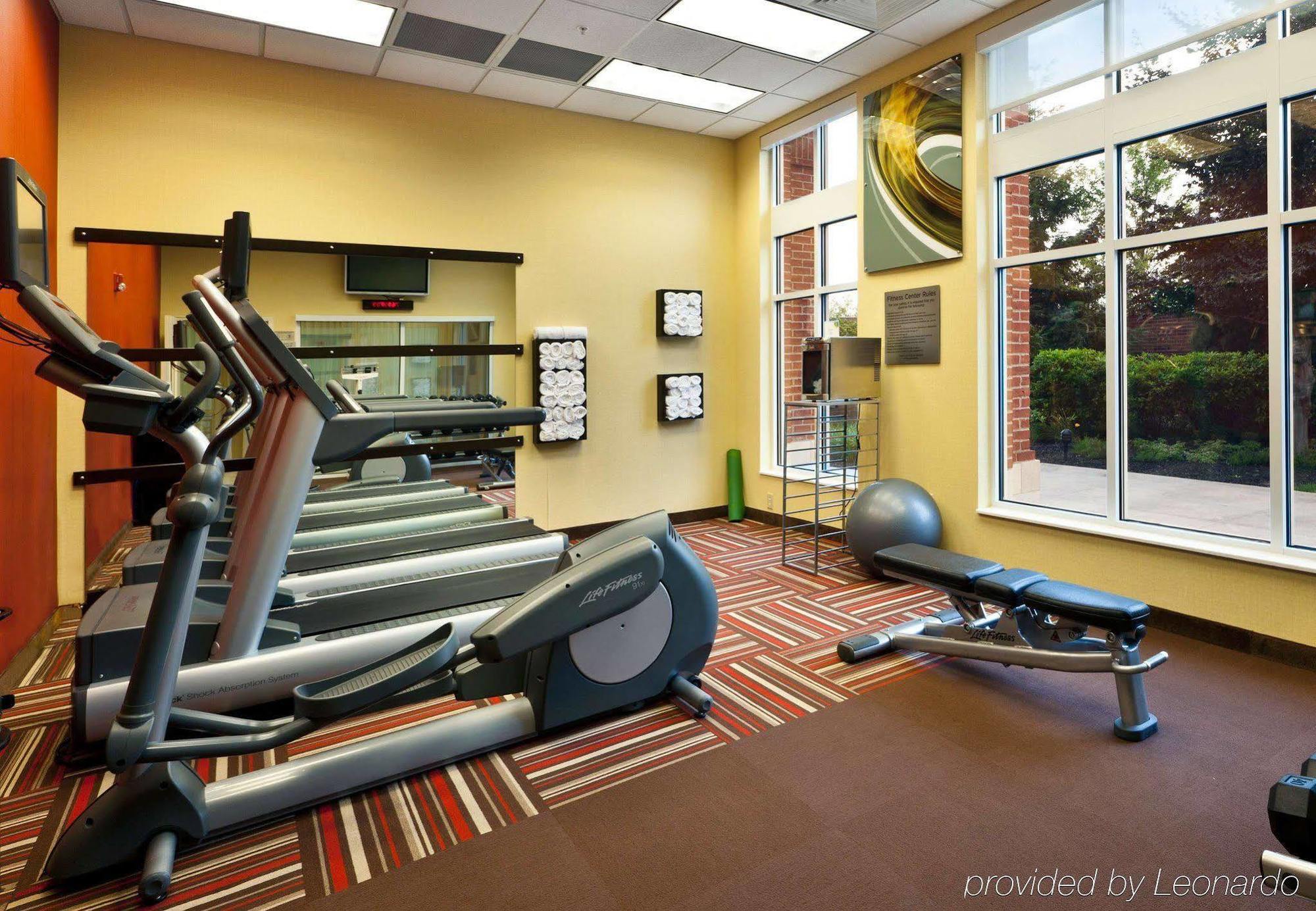 Courtyard Easton 3*